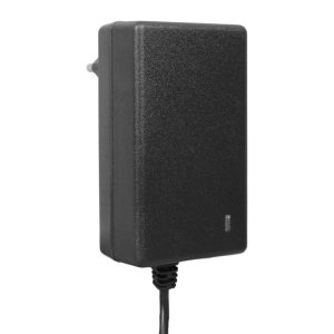 6.8V 2A Li-ion şarj adaptörü L uçlu LED göstergeli 4S batarya şarj cihazı 5.5x2.5mm L uç lityum pil şarj adaptörü yakın görünüm 16.8 volt 2 amper adaptör Li-ion şarj cihazı DC jack detay